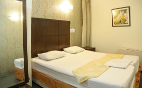 Two-Bedroom Five-Bed Apartment Parham Apartment Hotel Mashhad