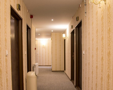 Vernos Hotel Tehran 19